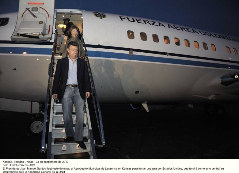 El presidente Juan Manuel Santos viajó este jueves a Ciudad de Panamá para participar en la VII Cumbre de las Américas, que se realizará los días viernes 10 y sábado 11 de abril. FOTO COLPRENSA