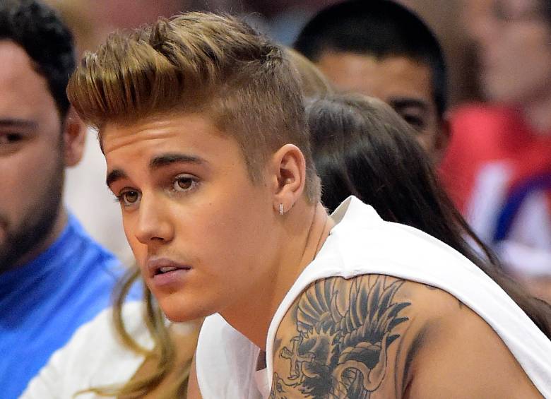 Un par de zapatos de baloncesto marca Nike que pertenecían a Justin Bieber alcanzaron más de 62.000 dólares (147 millones de pesos). FOTO AP