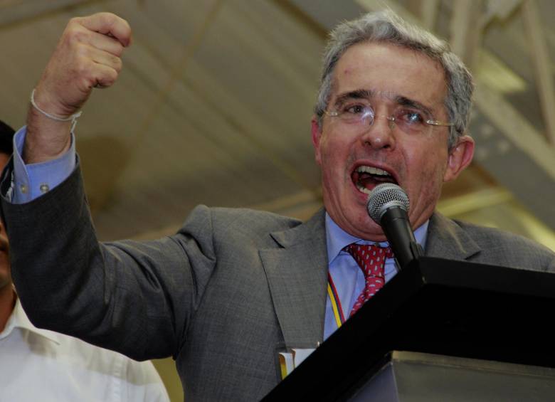 El expresidente Álvaro Uribe rechaza las investigaciones y dice que son por razones electorales. FOTO COLPRENSA