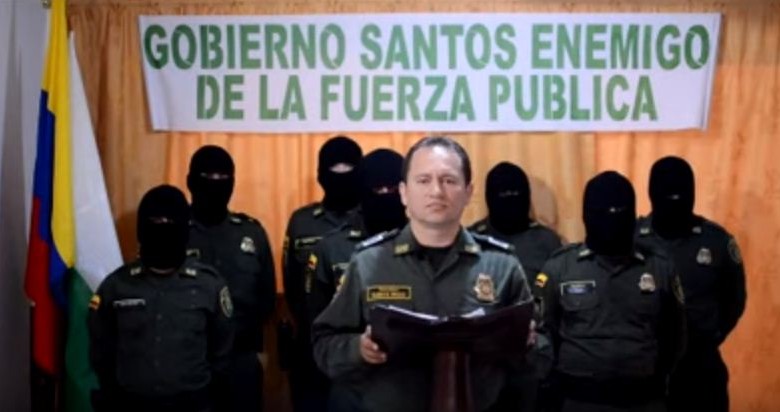 El patrullero Rubén Dario Rozo Giraldo fue separado temporalmente de su cargo. FOTO: YOUTUBE