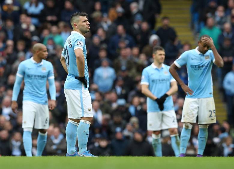 Después de unos años de progresión fulgurante hasta la cima del fútbol inglés, gracias a los generosos esfuerzos financieros del jefe Mansour Bin Zayed al-Nahyan, el Manchester City se enfrentaría a su reto más grande si tiene que pasar dos temporadas sin disputar la lucrativa Liga de Campeones. Foto: EFE