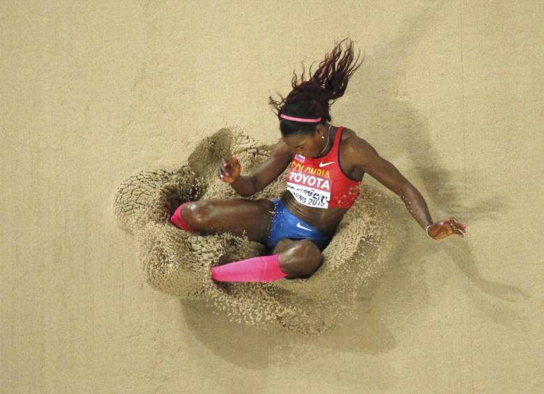 Este fue el momento del aterrizaje de Caterine tras el triple salto con el que revalidó su título mundial.
