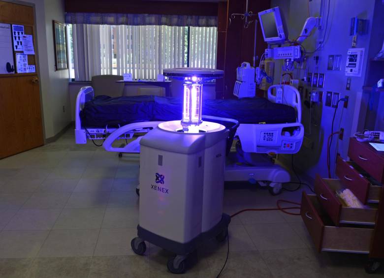 El centro médico Rose, en EE. UU., usó luz ultravioleta para desinfectar habitaciones y baños cuando hubo amenaza de la bacteria SARM. FOTO getty images
