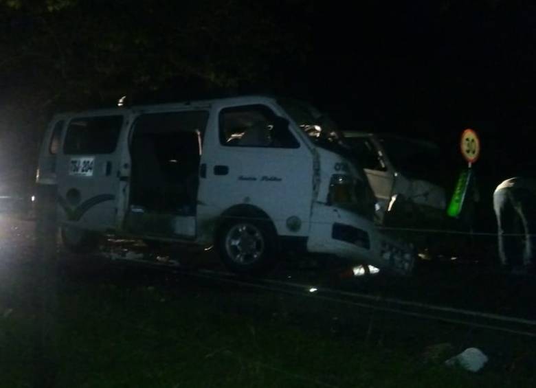 La vía estuvo cerrada al paso vehicular durante varias horas. FOTO GUSTAVO OSPINA