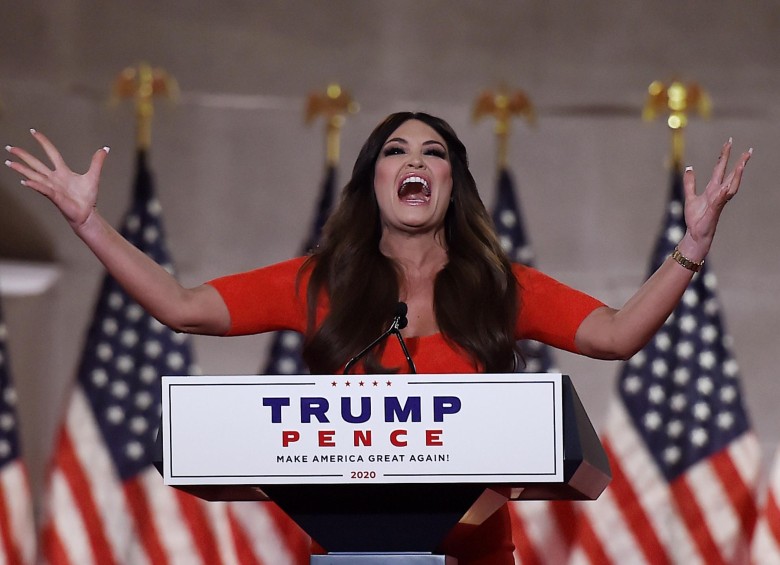 Kimberly Guilfoyle, novia de Donald Trump Jr, durante su intervención en la convención republicana. FOTO: AFP