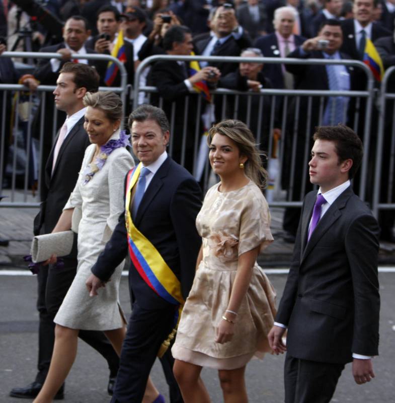 Santos y su familia rumbo a la Casa de Nariño durante la primera posesión en agosto del 2010. FOTO COLPRENSA
