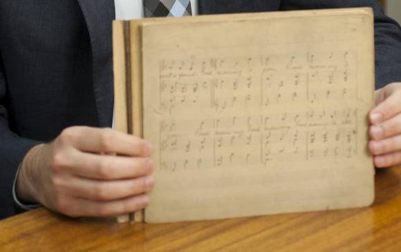 Este fue el manuscrito encontrado hace dos semanas, es la composición original del Cumpleaños Feliz. FOTO Reuters