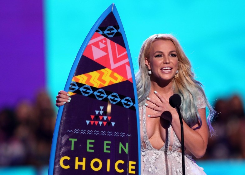 Como estrella del pop, Spears ha sido habitual de los premios y se ha llevado muchos de sus característicos trofeos -tablas de surf- a lo largo de los años, incluida su versión de un premio a toda su carrera en 2009. FOTOS AP