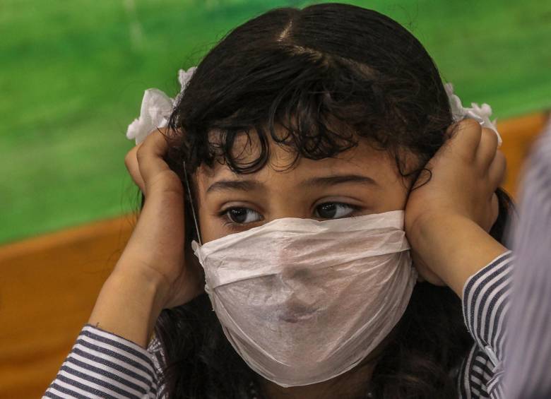 La población infantil, en casi todas las naciones, anhela reencontrarse en las escuelas y centros de recreo tras el ya largo encierro. Foto EFE 