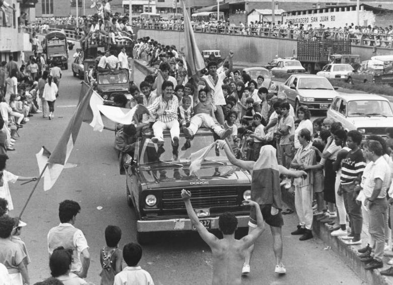 El desplazamiento desde Rionegro hasta Medellín estuvo acompañado de miles de fervorosos hinchas.
