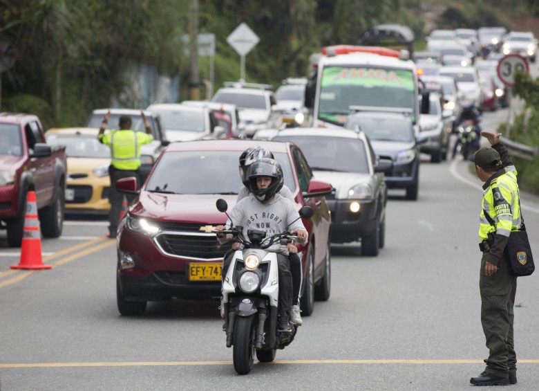 La Policía Nacional impuso más de 9.374 sanciones en las carreteras, 1.133 de ellas fueron a motociclistas. FOTO Edwin Bustamante