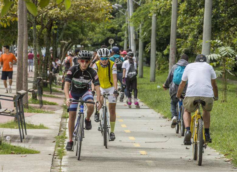 Los ciclomotores y demás vehículos que superaban velocidades de 25 km/h ponían en riesgo a los ciclistas convencionales. FOTO ARCHIVO.
