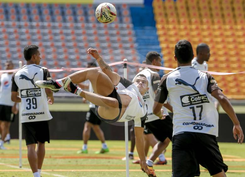 El delantero Leonardo Castro buscará con el Medellín su primer título como profesional. FOTO juan antonio sánchez