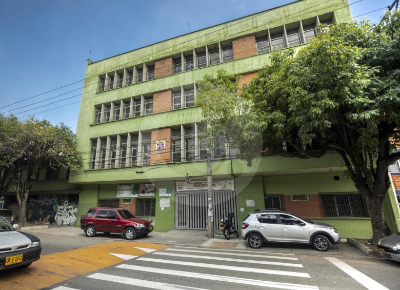 Fachada de la Institución Educativa Benjamín Herrera, en Guayabal, una de las sedes que según el FFIE serán reactivadas. FOTO: Andrés Camilo Suárez