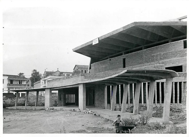Obras en el teatro, cuya gestión comenzó en 1949 por la Sociedad de Mejoras Públicas y terminó en 1967. FOTO Archivo cip-el colombiano