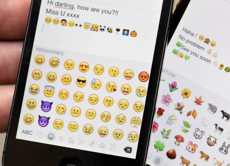 Un emoji puede aparecer muy diferente en distintas plataformas de los teléfonos inteligentes. FOTO AFP