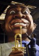 Figura gigante del músico estadounidense de jazz Louis Armstrong que desfilará por las calles de Niza, Francia, en el carnaval que comienza el 13 de febrero. Foto: AFP