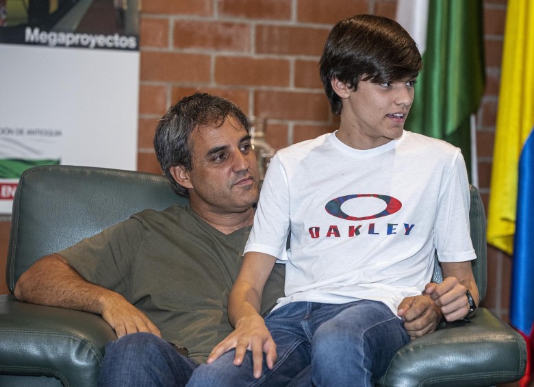 Juan Pablo Montoya y su hijo Sebastian Montoya. FOTO JAIME PÉREZ MUNÉVAR