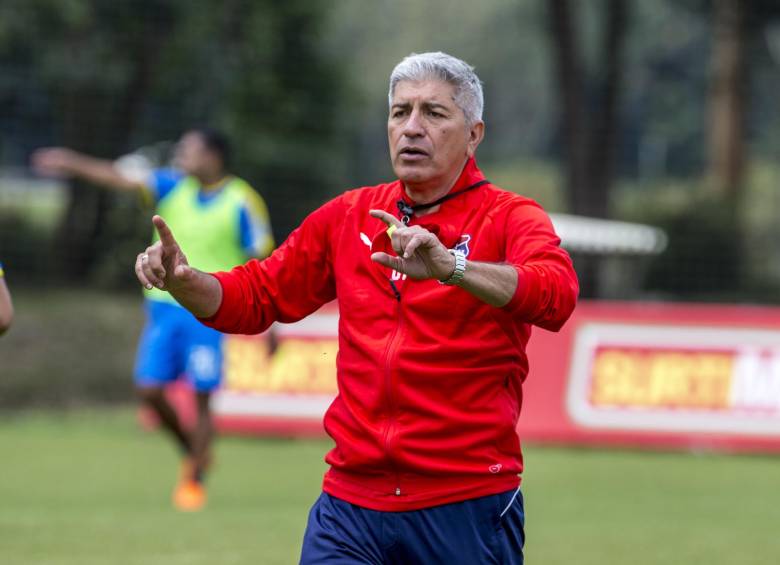 Octavio Zambrano, técnico del Medellín. Su campaña como local registra 4 victorias y 3 empates, invicto. FOTO juan a. Sánchez