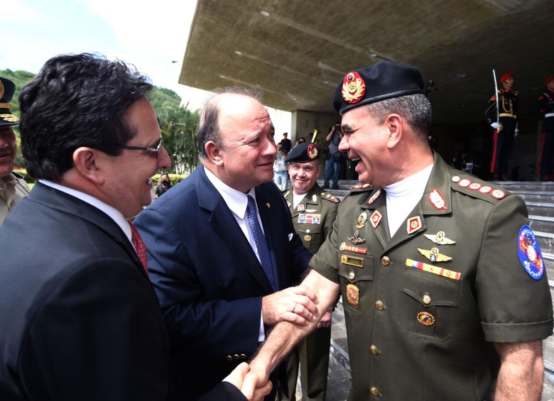 El ministro de Defensa venezolano, Vladimir Padrino López, tildó el pasado martes de “payaso” al embajador de Colombia en Estados Unidos, Francisco Santos. FOTO ARCHIVO COLPRENSA