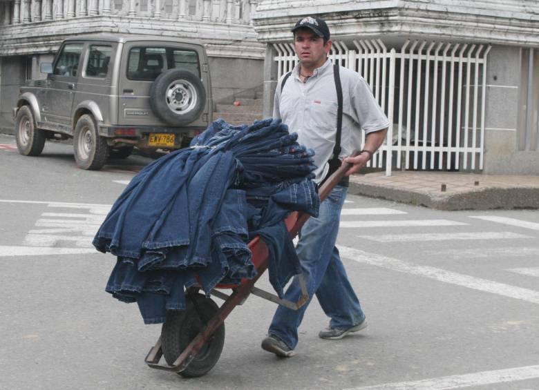 La informalidad empresarial se caracteriza por el tamaño pequeño de las unidades productivas, señala el estudio publicado en la Raed. Foto Archivo