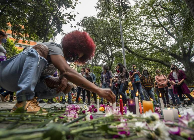 En junio pasado, las mujeres realizaron un plantón para rechazar la violencia y honrar la memoria de Daniela Quiñones, Marianella Flórez y Luz Leidy Vanegas. FOTO Andrés Camilo Suárez