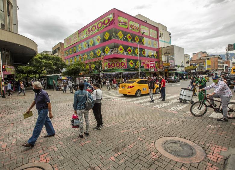 Recorrido por el centro de Medellín, en la calle 50 con Colombia. ANDRÉS CAMILO SUÁREZ