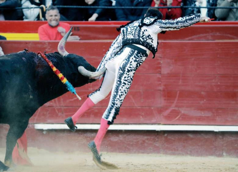 Así fue la corneada que sufrió Enrique Ponce