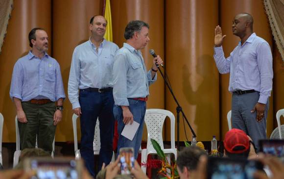 El presidente Santos posesionó al nuevo ministro de Ambiente, Luis Gilberto Murillo, quien fue gobernador de Chocó. FOTO CORTESÍA.