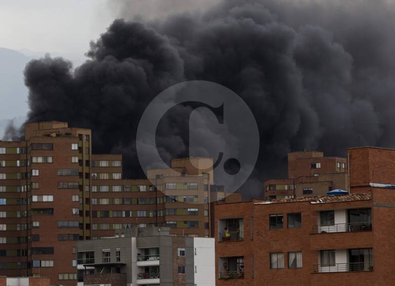 El fuego consumió el techo del sector de la edificación que está en proceso de restauración. FOTO jaime pérez