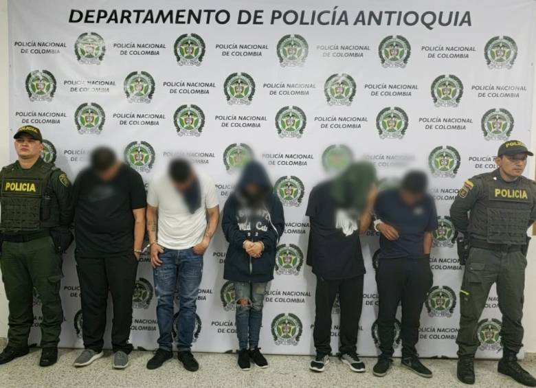 Las personas capturadas. FOTO CORTESÍA POLICÍA