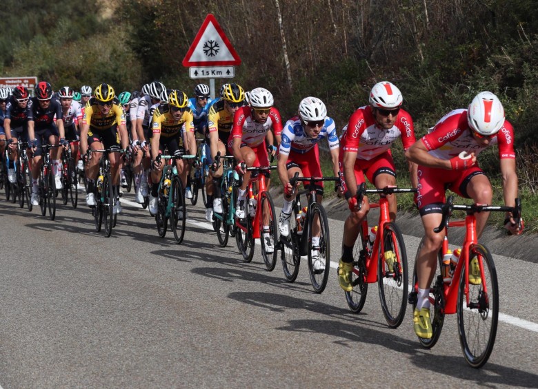 Pelotón de la Vuelta a España durante la undécima etapa. FOTO EFE