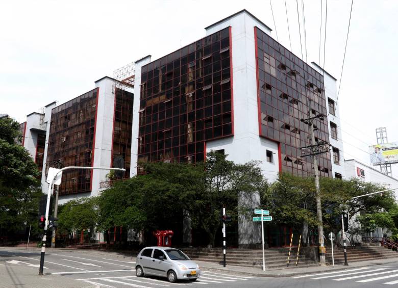 El edifico Federico Estada Vélez, frente a Monterrey, en El Poblado, será adecuado con oficinas y salas de audiencias para que sea la sede del Tribunal Superior de Medellín. FOTO Jaime Pérez