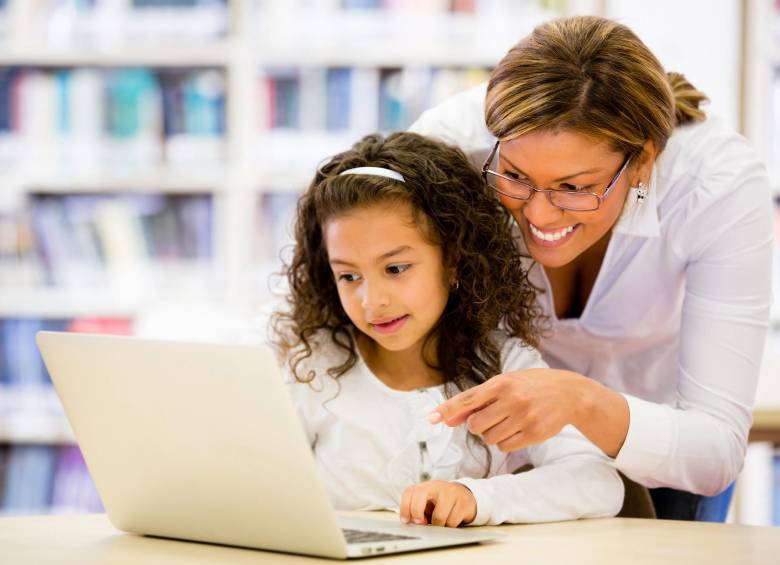 En Internet hay páginas para que los alumnos hagan tareas de manera lúdica e interactiva. FOTO sstock