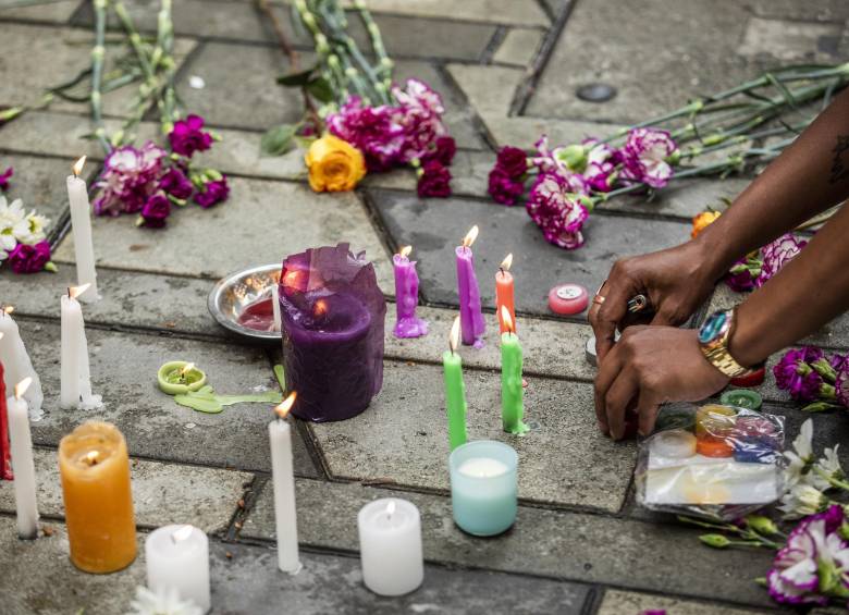 Planton en el centro de Medellin para rechazar lo hechos recientes de violencia contra las mujeres. Homenaje a la memoria de Daniela Quiñones, Marianella Flórez y Luz Leidy Vanegas, quien esta desaparecida. Foto: Andrés Camilo Suárez