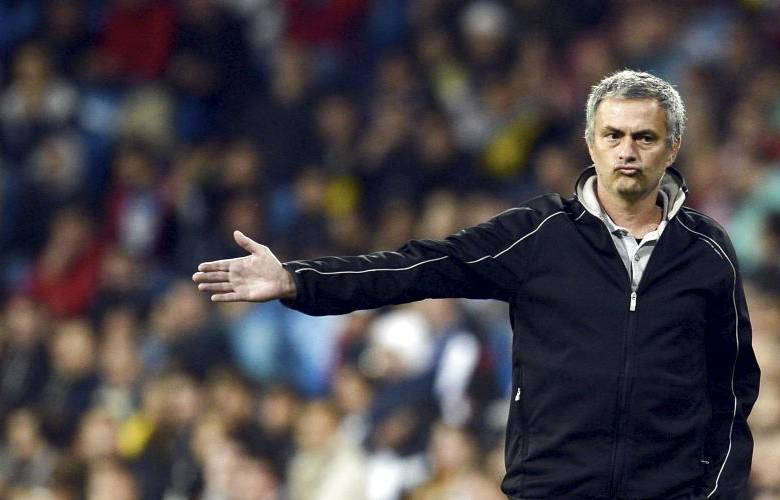 Reuters - Dej&#243; Jos&#233; Mourinho otra de sus medias verdades. &quot;Har&#233; poqu&#237;simos cambios&quot; asegur&#243; en la previa. Varane, Sahin, Granero, Altintop y Kak&#225; entraban en un once que cambiaba su cara.