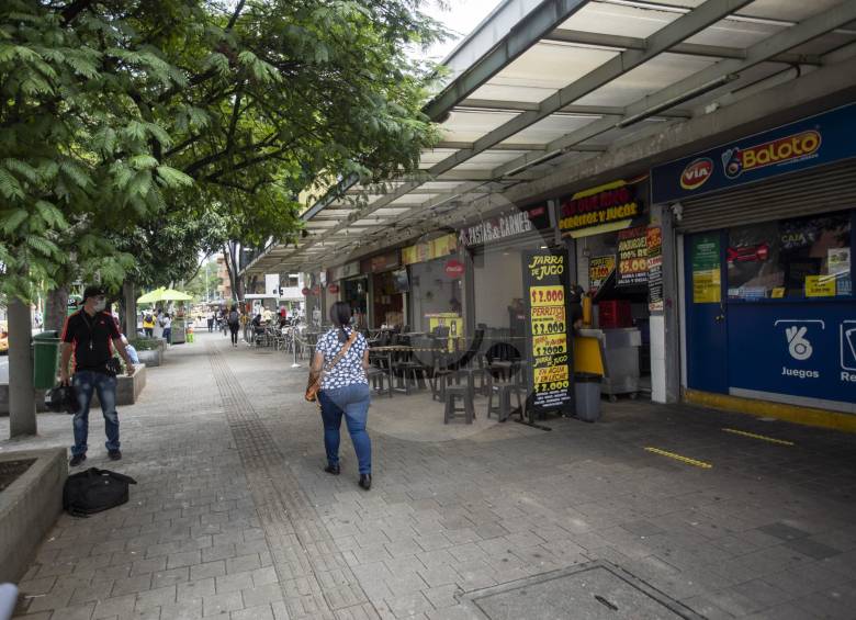 El corredor de la 70, rumbero, gastronómico y tradicional, es una de las zonas comerciales en reapertura. FOTO Camilo Suárez