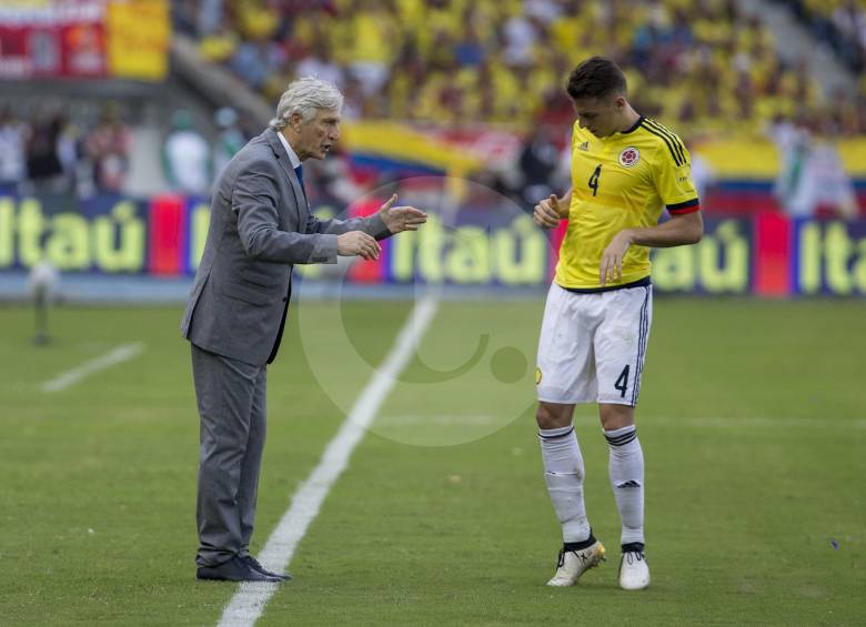 José Pekerman aún no sabe si llamará reemplazo para Santiago Arias. FOTO JUAN ANTONIO SÁNCHEZ OCAMPO