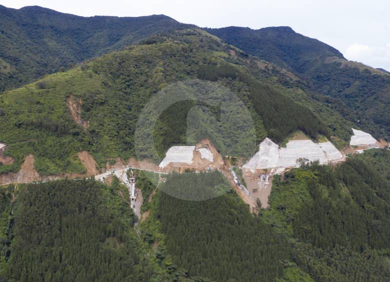 Panorámica general del deslizamiento en el municipio de Amagá. El avance total de la obra es del 45 % FOTO manuel saldarriaga
