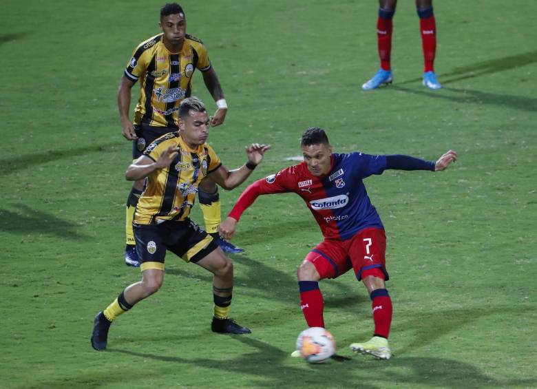 Javier Reina, gran figura del DIM ante Táchira. FOTO MANUEL SALDARRIAGA