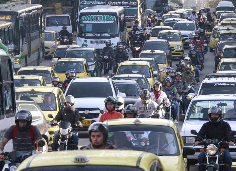  Entre el próximo 25 de diciembre y hasta el 9 de enero de 2015 estará suspendida la medida de pico y placa en Medellín. FOTO ROBINSON SÁENZ VARGAS