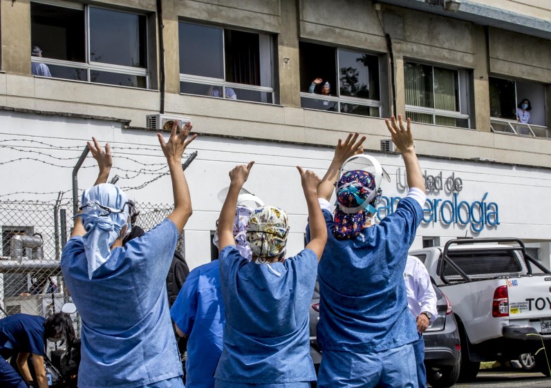 Médicos saludan a los pacientes en el Hospital Pablo Tobón. FOTOS Juan Antonio Sánchez