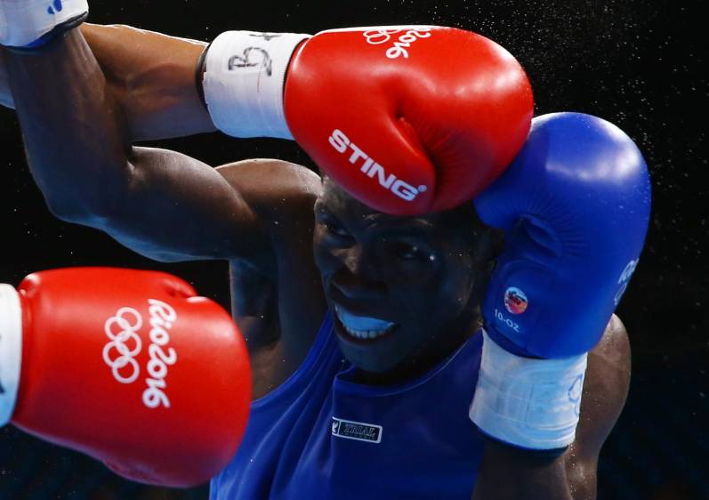 El colombiano Yuberjén Martínez se batirá contra los puños de su rival cubano en busca de un lugar en la final de su división en los Juegos Olímpicos de Río de Janeiro-2016. FOTO Reuters