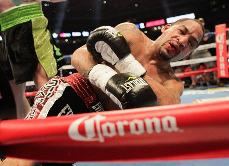 Secuencia del nocáut en el tercer asalto. El púgil mexicano Saúl “Canelo” Álvarez y el estadounidense James Kirkland. FOTO AP