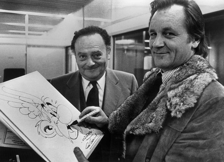 Imagen de archivo de 1970. Goscinny a la izquierda y Uderzo a la derecha con sus trazos. FOTO AFP