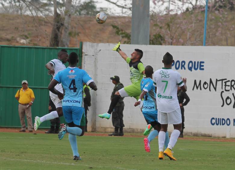 El Pecoso Castro dirigió el primer partido oficial del 2015 con el Cali. FOTO COLPRENSA. 