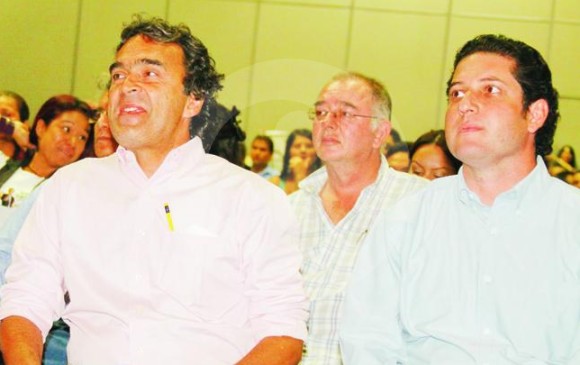 Juan Valdés (derecha) fue secretario de Fajardo y salió elegido representante en llave con Compromiso. FOTO el colombiano