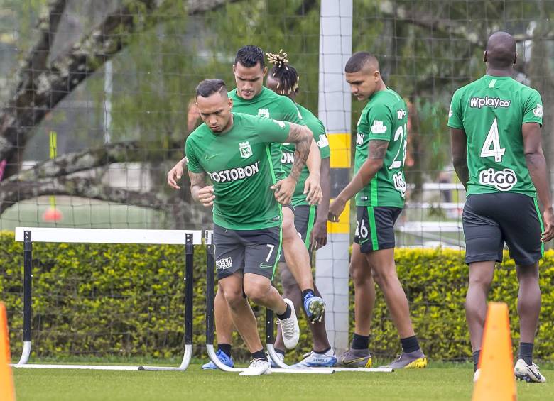 Ayer el equipo verde trabajó a doble jornada. FOTO juan a. sánchez