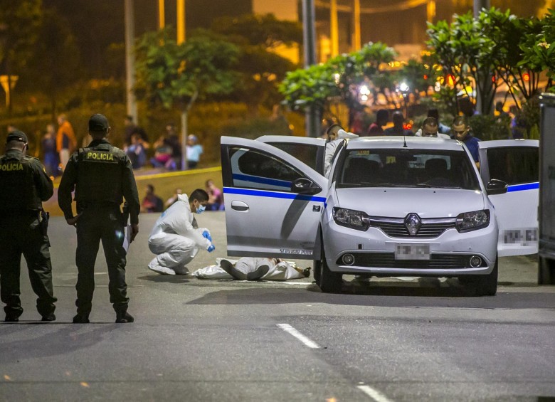 Así fue la escena del crimen en la Loma de los Balsos, donde fue asesinado un ciudadano cartagenero que iba en un taxi. FOTO: Juan Antonio Sánchez.