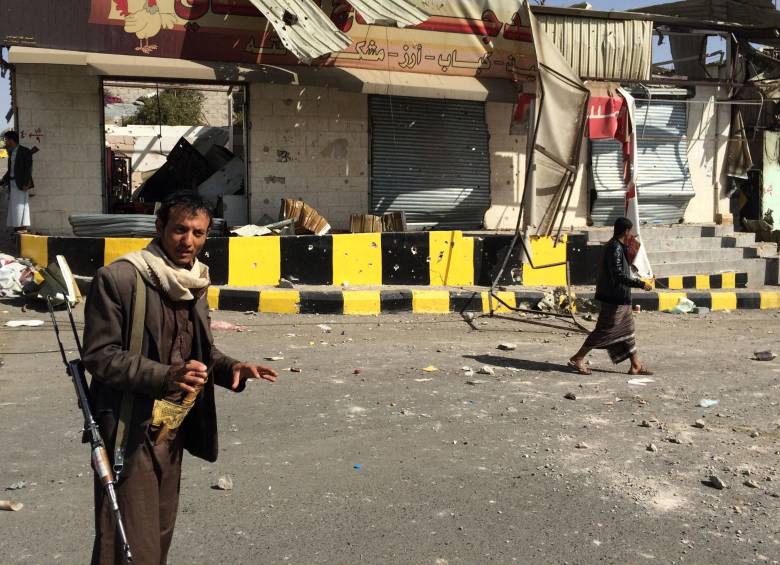 La ministra yemení de Información, Nadia al Sakaf, confirmó que los rebeldes tienen ya el control del edificio presidencial FOTO AFP. 